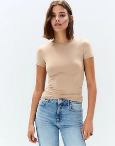 Футболка Pull&Bear из полиамида с короткими рукавами бежевого цвета