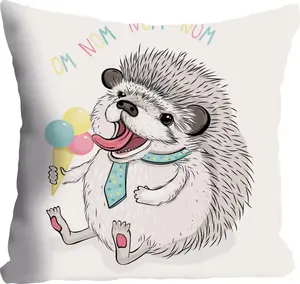 Декоративная подушка Queence "Nom Nom", с маленьким ёжиком, чехол без наполнителя, 1 шт 40х40 см, цвет bunt + bedruckt