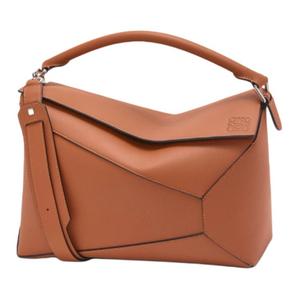 Кожаная наплечная сумка через плечо женская большая головоломка коровы бежевый LOEWE