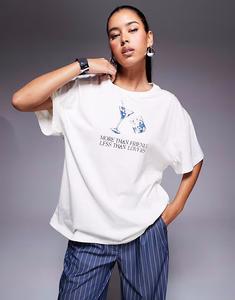 Футболка принцессы Полли «Больше, чем друзья» большого размера с коктейльным мотивом белого цвета