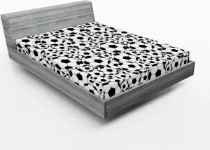 Простыня на резинке ABAKUHAUS Футбол, монохромный повторяющийся узор с перекрывающимися футбольными мячами, оптический эффект иллюзии, 150 x 190 см, цвет: белый/черный Abakuhaus