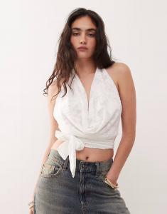 COLLUSION трикотажный топ с глубоким вырезом белого цвета