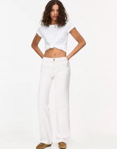 Джинсы Pull&Bear прямого кроя со средней посадкой белого цвета