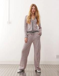 Трикотажные брюки прямого кроя COLLUSION в полоску розового и серого цветов