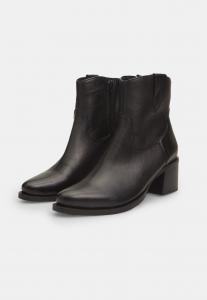 Сапоги в ковбойском/байкерском стиле Bata, черный