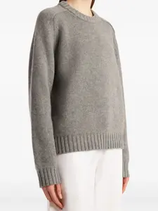 Трикотажный свитер Mae с деталями на плечах Khaite, серый