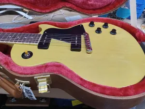 Gibson Les Paul Special в цвете TV Yellow, весом 6 фунтов 13 унций!
