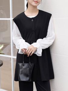 Силуэт «пеплум», круглый вырез на пуговицах