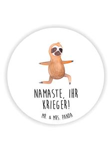 Mr. & Mrs. Panda Магнит на холодильник с изображением ленивца и надписью "йога" белого цвета