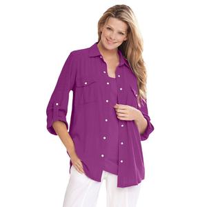 Женщина в женской большой рубашке из хлопковой марли больших размеров Woman Within, цвет Purple Magenta
