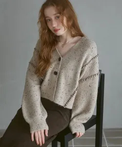 Короткий вязаный кардиган с шоколадной крошкой