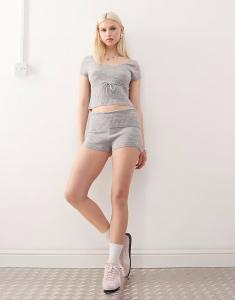 Трикотажные фестивальные шорты с отворотами Collusion