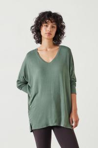 Футболка Gillian с v образным вырезом и удлиненным джерси Hush, зеленый