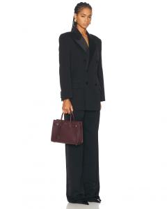 Сумка Baby Sac De Jour Saint Laurent, цвет Hot Wine