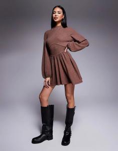 Облегающее и расклешенное мини-платье с высоким воротом шоколадного цвета ASOS DESIGN