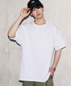 Футболка однотонная свободного кроя с коротким рукавом, круглым вырезом и нашивкой Champion, белая