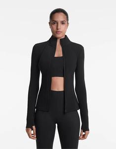 Теплая куртка Oysho Light черного цвета