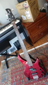 Бас-гитара Yamaha TRBX174 4 струны 2024 - Металлик красный