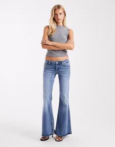 Джинсы ультранизкого покроя, средне-синего цвета Asos Design