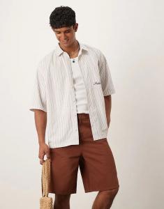 Рубашка свободного кроя ASOS DESIGN в бежевую полоску с вышивкой на груди