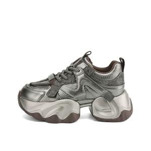 DAPHNE Женские кроссовки лоу топ чанки в цвете ганметал, цвет Gunmetal