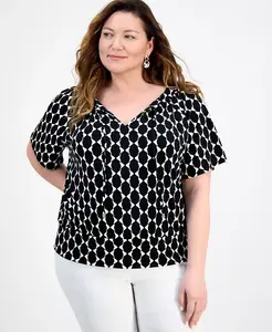 Топ размера плюс с принтом, завязкой и разрезом на шее JM Collection, черный