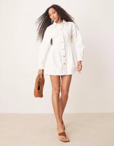 Платье-рубашка из денима цвета экрю от ASOS DESIGN с поясом-талией и рукавами-коконами