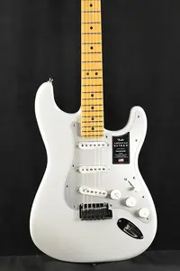 Fender American Ultra II Stratocaster с грифом из клена цвета Avalanche