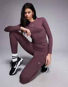 Темно-фиолетовый приталенный топ с длинными рукавами Nike One Training Dri-FIT