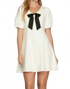 Белое мини-платье с бантом SHE + SKY