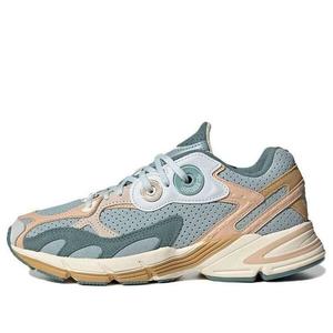 Кроссовки в движении Adidas, синий