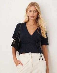 Трикотажный топ Gina Tricot из шерсти альпаки с короткими рукавами и V-образным вырезом, с завязками спереди, темно-синего цвета