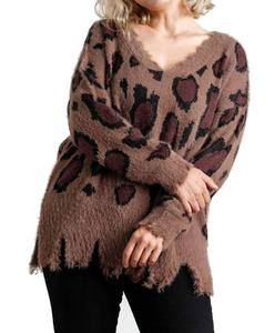 Пушистый свитер с леопардовым принтом цвета мокко umgee