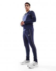 Тренировочные джоггеры Under Armour Challenger в цвете midnight navy и белом