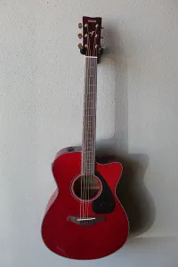 Совершенно новая акустико-электрическая гитара Yamaha FSX800C Concert Cutaway с чехлом для гитары - Рубиново-красная