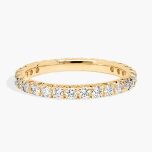 Кольцо-вечность с французским паве из выращенных в лаборатории бриллиантов из желтого золота 14 карат (3/4 карата, двойной цвет - FG / VS2-SI1) Blue Nile