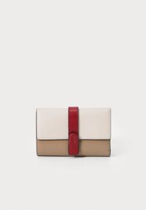 Кошелек Furla GRAZIA COMPACT WALLET, Azalea/Greige/Lacca/Red