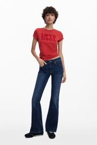 расклешенные джинсы