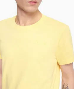 Быстросохнущая, с защитой от УФ-излучения, футболка с короткими рукавами и логотипом в одной точке.