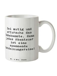Кружка, исследующая неизведанные места, с надписью на белом фоне Mr. & Mrs. Panda