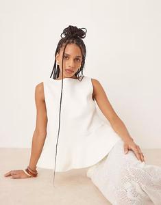 Трикотажный структурированный топ с баской ASOS DESIGN кремового цвета