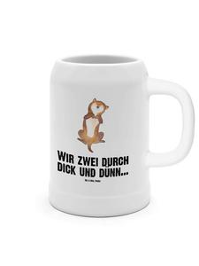 Пивная кружка, поглаживание собаки с надписью на белом фоне Mr. & Mrs. Panda