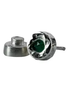 Сережка-гвоздик с маленьким изумрудом из белого золота 10 карат Parts Of Four, серебристый