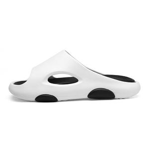 PLAY COBBLER Мужские массажные слайдеры с противоскользящей резиновой подошвой и прорезями, белые, цвет White