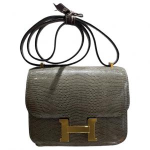 Сумка кросс-боди Constance Lizard Skin, мини-сумка через плечо для женщин 84 Gris Foncé Dark Gray HERMES