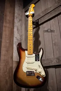 Fender American Ultra Strat с кленовой грифовой накладкой MBST