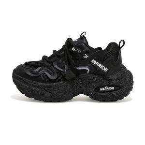 WARRIOR Абразивостойкие дышащие утолщенные низкие кроссовки для женщин с эффектом увеличения роста черно-белые, цвет Black White