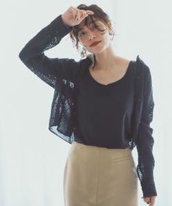 Укороченная рубашка с вышивкой перьями, которую можно стирать.