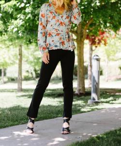 Брюки Tate Ankle Pant с заниженной талией и фестончатой ​​отделкой черного цвета Lysse