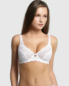 Кружевной бюстгальтер на косточках Triumph, белый